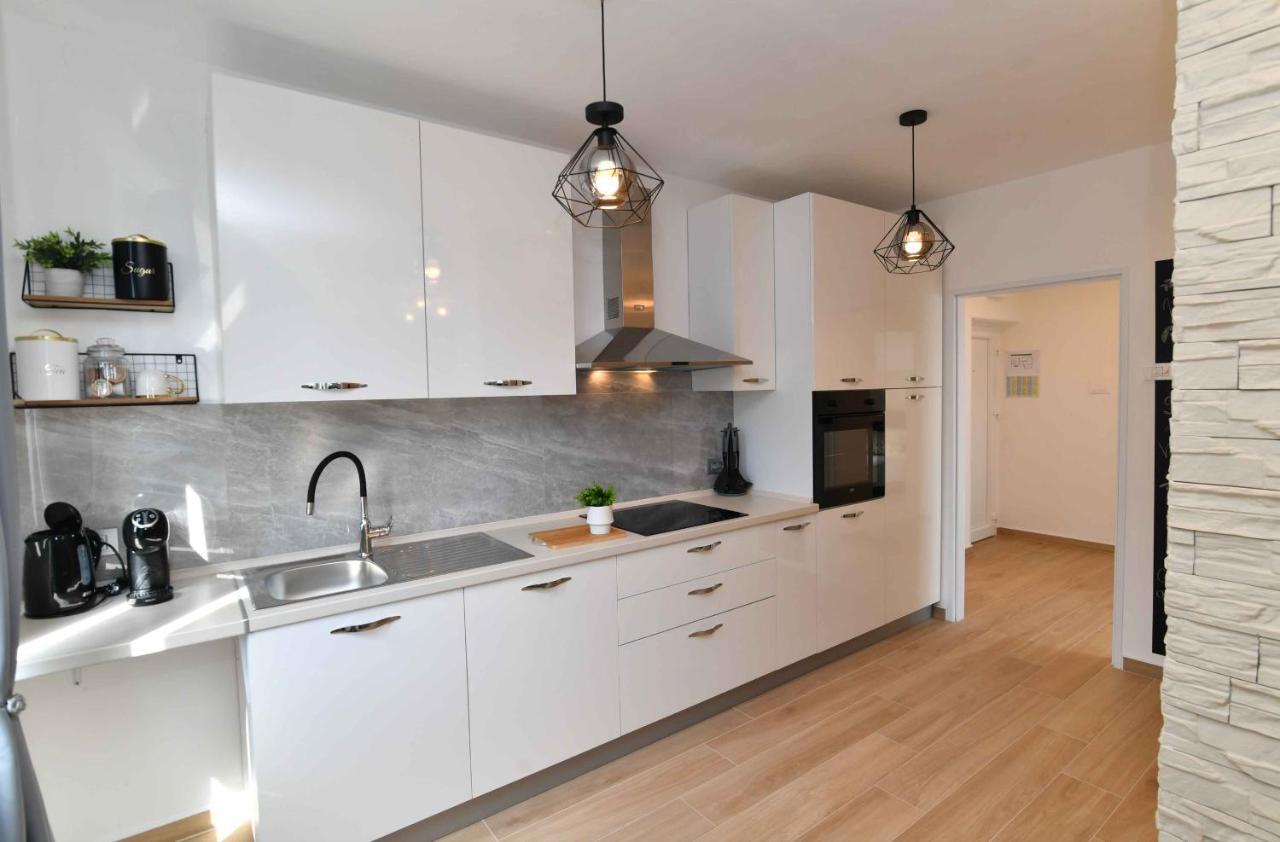 Apartman Leona ลอฟราน ภายนอก รูปภาพ