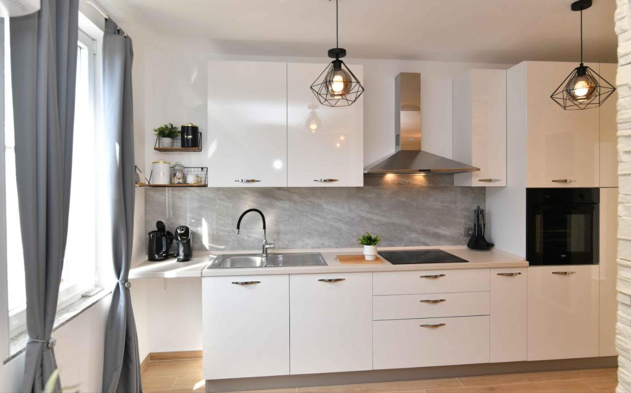 Apartman Leona ลอฟราน ภายนอก รูปภาพ