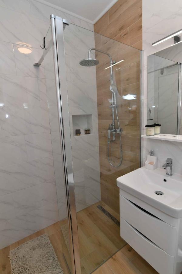 Apartman Leona ลอฟราน ภายนอก รูปภาพ